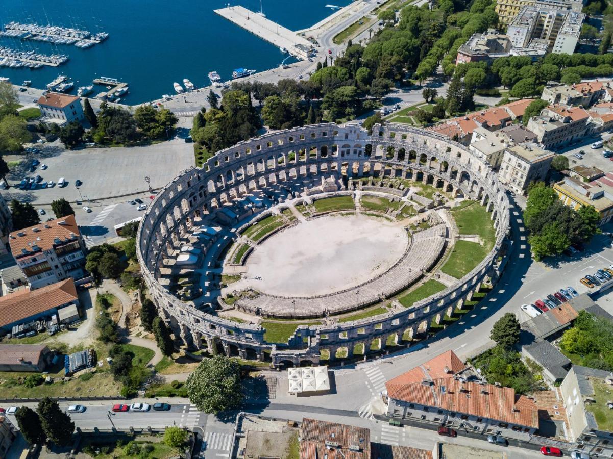 Appartamento Cubo Pola Esterno foto